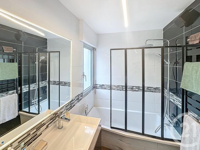 Afficher la photo en grand Appartement T4 à vendre - 4 pièces - 76.88 m2 - BORDEAUX - 33 - AQUITAINE - Century 21 Kadima Caudéran