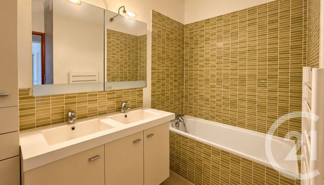Appartement T5 à vendre - 5 pièces - 93.0 m2 - BORDEAUX - 33 - AQUITAINE - Century 21 Kadima Caudéran